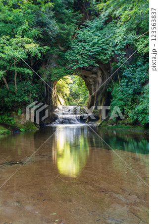 【千葉県】清水渓流広場（濃溝の滝・亀岩の洞窟）　光芒 123563837