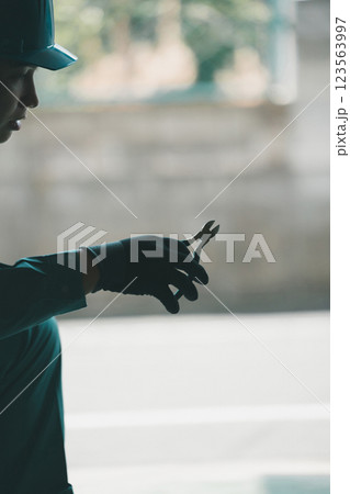 電気工事士 123563997