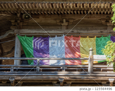 日龍峯寺高澤観音境内の景色　北条政子の寄進した多宝塔のある寺 123564496