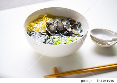 肝臓に優しいシジミラーメン 123564540