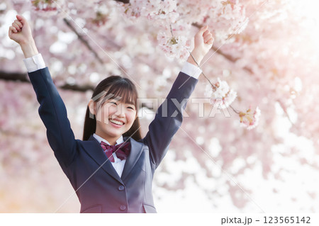 バンザイする女子高生 Generative AI 123565142