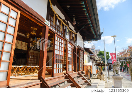 八尾天満宮の境内 神社への参拝 大阪府 八尾市 八尾天満宮の境内 神社への参拝 大阪府 八尾市 123565309