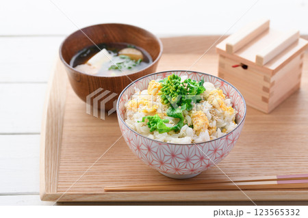 菜の花と炒り卵の混ぜご飯 菜の花と炒り卵の混ぜご飯 123565332