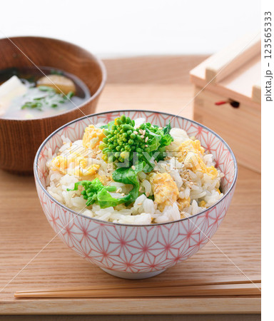 菜の花と炒り卵の混ぜご飯 123565333