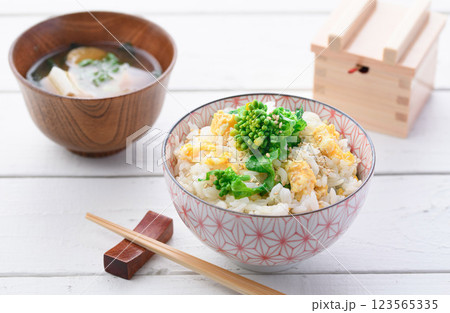 菜の花と炒り卵の混ぜご飯 菜の花と炒り卵の混ぜご飯 123565335