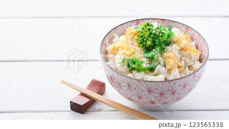 菜の花と炒り卵の混ぜご飯 菜の花と炒り卵の混ぜご飯 123565338
