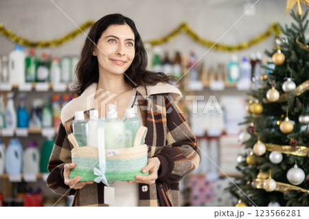 On New Year Eve, girl choose and buy shower cosmetic set 123566281