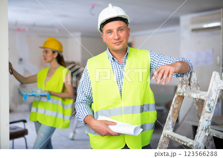 Portrait of positive foreman in apartment, repair works 123566288