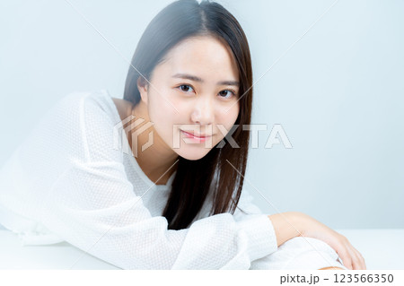 若い女性の美容イメージ 若い女性の美容イメージ 123566350