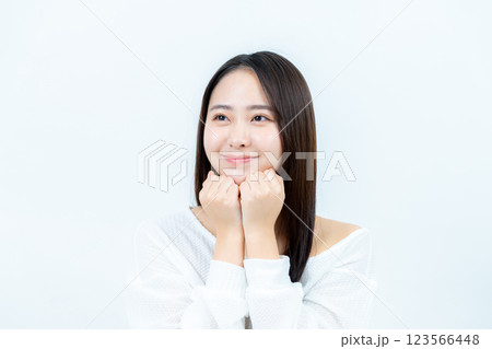 若い女性の美容イメージ 123566448