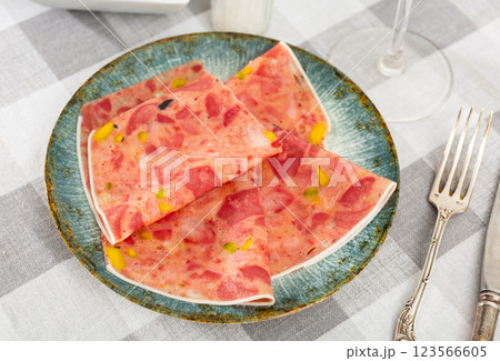 Cabeza meat from roasted beef head Cabeza meat from roasted beef head 123566605
