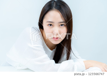 若い女性の美容イメージ 若い女性の美容イメージ 123566747