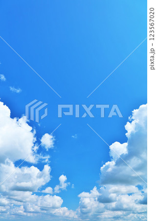 夏の青空と雲 夏の青空と雲 123567020