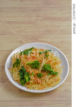 菜の花と干しエビのパスタ 123567403