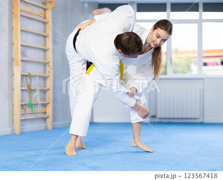 Woman and man in kimono training 123567418