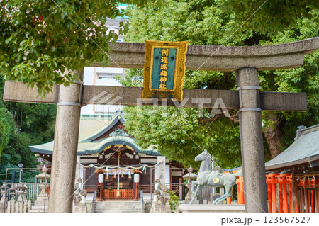 阿遅速雄神社の境内　大阪市鶴見区　参道 123567527