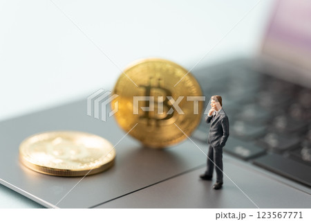 BTC　ビジネスマン　PC 123567771