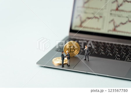 BTC　ビジネスマン　PC 123567780