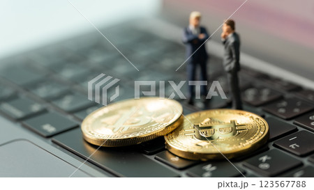 BTC　ビジネスマン　PC 123567788