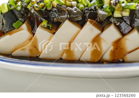 中華料理の定番ピータン豆腐 123568260