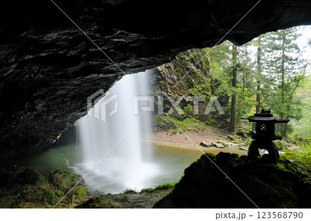 裏見の滝(龍頭が滝:雲南市) 裏見の滝(龍頭が滝:雲南市) 123568790