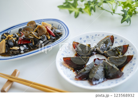 中華料理前菜ピータンとしじみ醤油漬け 123568932