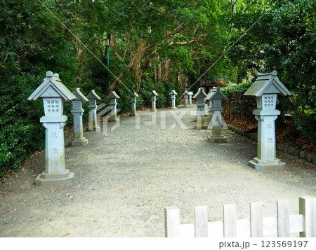 静岡県静岡市・靜岡縣護國神社・常夜灯 静岡県静岡市・靜岡縣護國神社・常夜灯 123569197