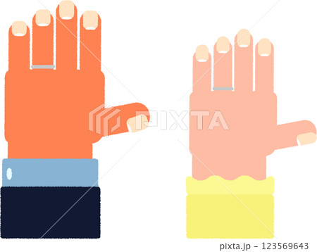 結婚指輪を付けた男女の手 123569643