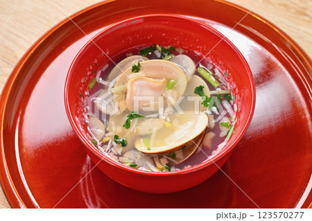 蛤（はまぐり・ハマグリ）のお吸い物。和食、ひな祭り用。 123570277