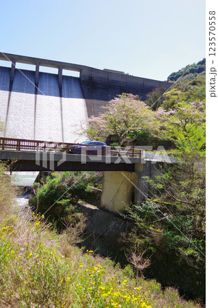 兵庫県南あわじ市 大日川ダムの放流 兵庫県南あわじ市 大日川ダムの放流 123570558