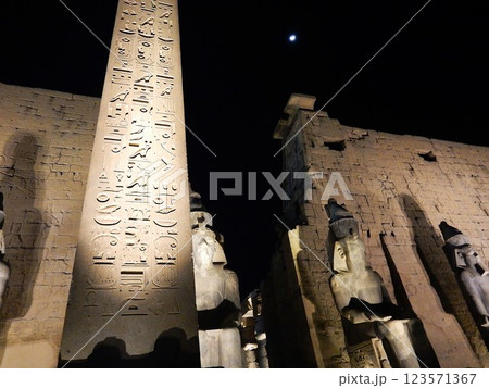 ルクソール神殿のオベリスク 123571367