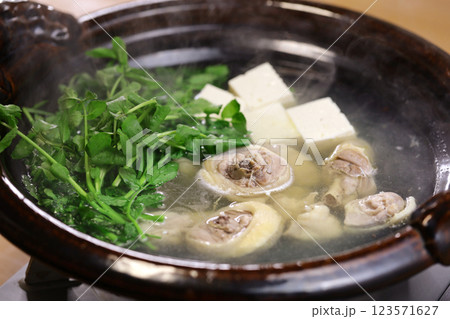 鶏とクレソンと豆腐の鍋料理 123571627