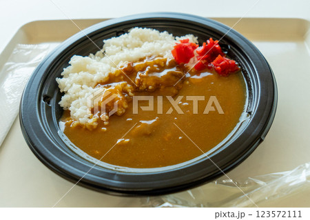 よこはま新港合同庁舎食堂の有名なカレー(並盛) 123572111