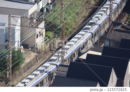堺市堺区堺東駅から三国ヶ丘駅方面に走る南海高野線 堺市堺区堺東駅から三国ヶ丘駅方面に走る南海高野線 123572825