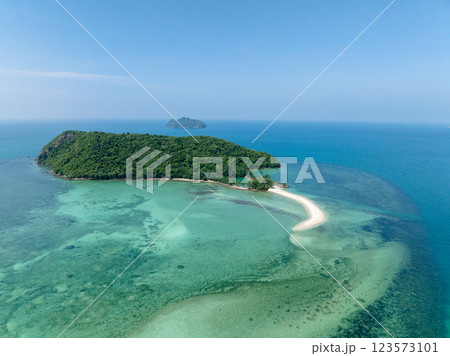 Lush island surrounded by crystal clear waters with visible coral reefs and a sandy shoreline. Ko Pha Ngan, Thailand. Lush island surrounded by crystal clear waters with visible coral reefs and a sandy shoreline. Ko Pha Ngan, Thailand. 123573101