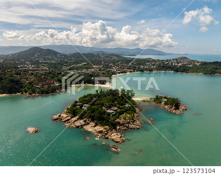 A tropical island with rocky shores and turquoise water under a sunny sky. Koh Samui, Thailand. 123573104