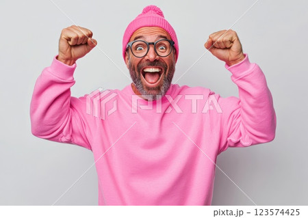 Man in his 30s expresses excitement after receiving unexpected work bonus 123574425