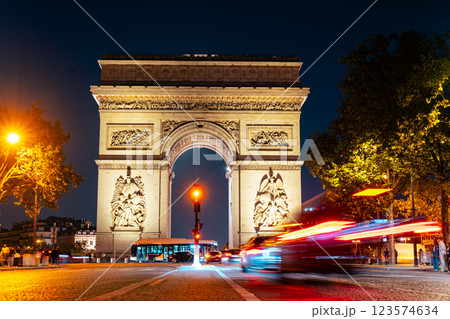 パリの建築物 123574634