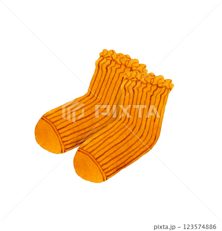橙色のくしゅくしゅソックス　ファッションアイテムの手描き水彩イラスト素材 123574886