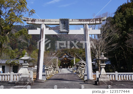 ダム建設による社殿が水没地域にあったため今のこの地に遷座した「久田神社」 ダム建設による社殿が水没地域にあったため今のこの地に遷座した「久田神社」 123577444