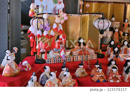 鴻巣びっくりひな祭り 花と音楽の館かわさと「花久の里」六角錐ひな壇・つるし雛 鴻巣びっくりひな祭り 花と音楽の館かわさと「花久の里」六角錐ひな壇・つるし雛 123578157
