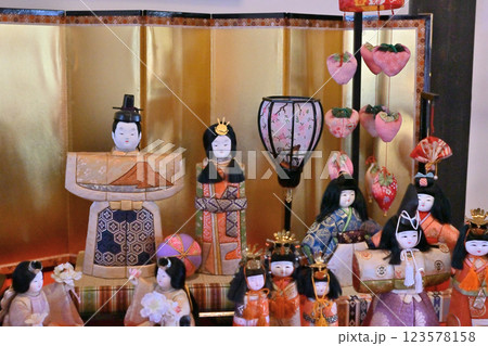 鴻巣びっくりひな祭り 花と音楽の館かわさと「花久の里」六角錐ひな壇・つるし雛 鴻巣びっくりひな祭り 花と音楽の館かわさと「花久の里」六角錐ひな壇・つるし雛 123578158