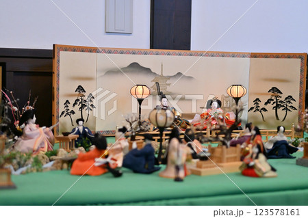 鴻巣びっくりひな祭り　花と音楽の館かわさと「花久の里」六角錐ひな壇・つるし雛　 123578161