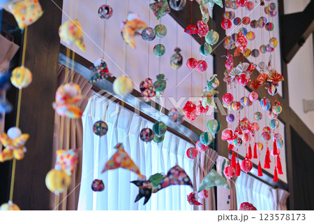 鴻巣びっくりひな祭り　花と音楽の館かわさと「花久の里」六角錐ひな壇・つるし雛　 123578173
