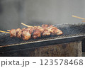 キッチンカーの焼き鳥 123578468