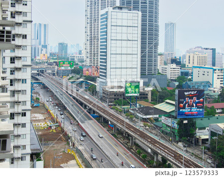 躍動するフィリピン - ケソン市を通る鉄道と幹線道路(2024年5月) 躍動するフィリピン - ケソン市を通る鉄道と幹線道路(2024年5月) 123579333