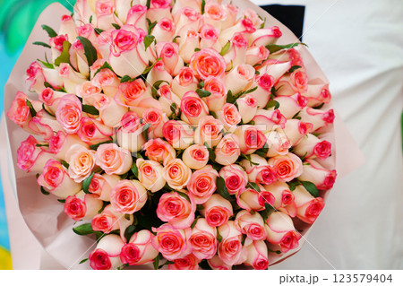 A large bouquet of small pink roses. 123579404