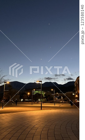 夜のキャンパス2 123580140