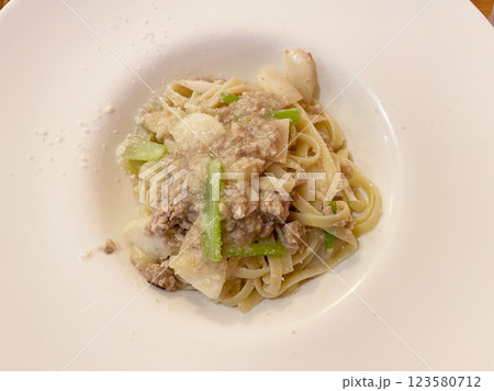 豚ひき肉のラグーとカブピューレのガーリックソースパスタ(リングイネ) 豚ひき肉のラグーとカブピューレのガーリックソースパスタ(リングイネ) 123580712