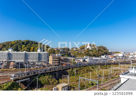 大船観音に見送られ 123581099